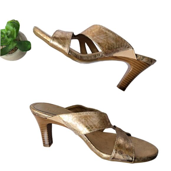 AEROSOLES Miswrote Mid Heel Mules Heels Size 7.5 Gold Embossed Sandal - Picture 4 of 8